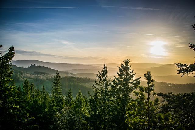 Vycestujte s karavanem na okružní jízdu po republice